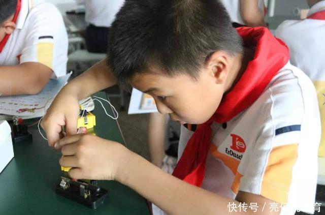 学渣|听说小学生有著名的橡皮定论，学霸和学渣一目了然，很准确