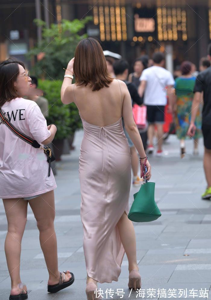 清新 粉色真丝连衣裙,完美彰显出优雅浪漫的风格,清新脱俗,低调婉约