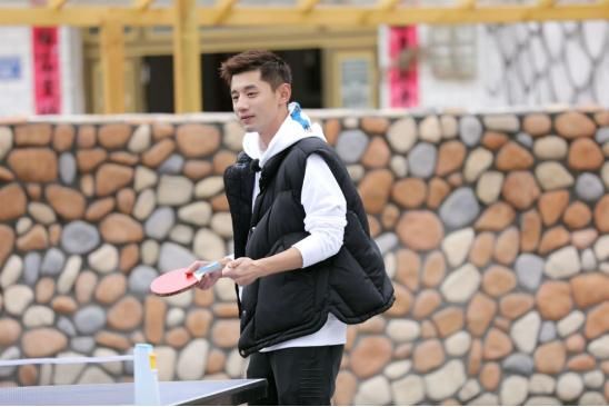 張繼科幫阿婆賣米，這個(gè)舉動亮了