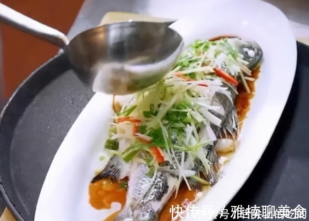 不管蒸什么鱼,不用抹盐,只要多加“这1步”,又香又嫩又不腥