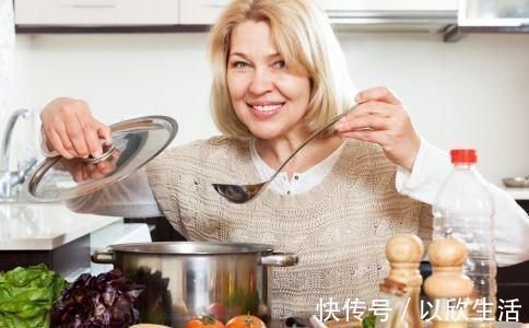 经常喝酸奶的确对身体有好处，但有三项错误喝法需注意