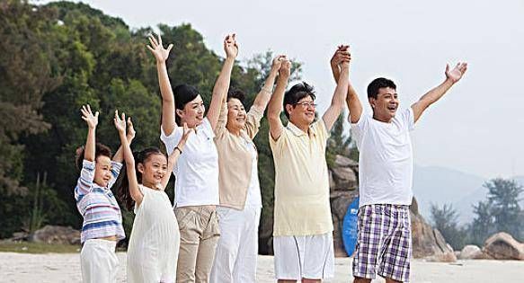 夫妻二人|孕妇做B超时,被查出孩子有两个头,坚持生下后全家人乐了