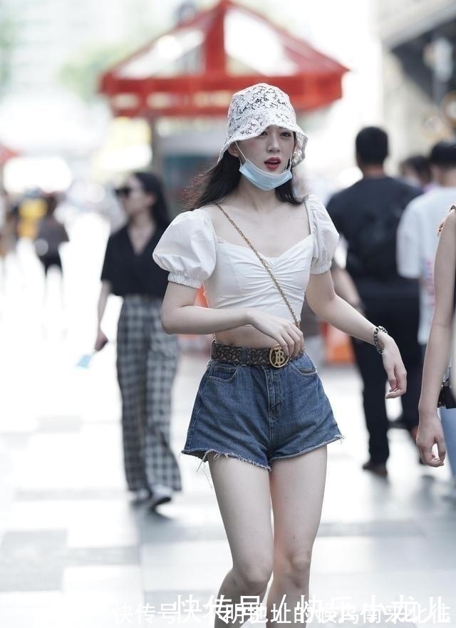 搭配 高贵优雅的打底裤穿搭塑造女性优雅高贵,气质十分出众,青春减龄