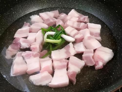  做法|红烧肉好吃有诀窍，教你做肉的正确做法与用料，红烧肉不好吃才怪