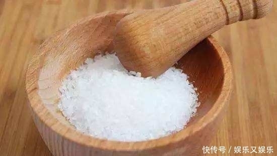 偷钙食物|女性45岁后想预防骨质疏松，3种偷钙食物要少食，多做3事