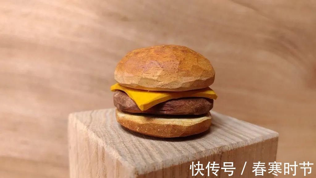 美食!他用木头雕刻超逼真美食,虽不能吃,可比真的食物值钱多了