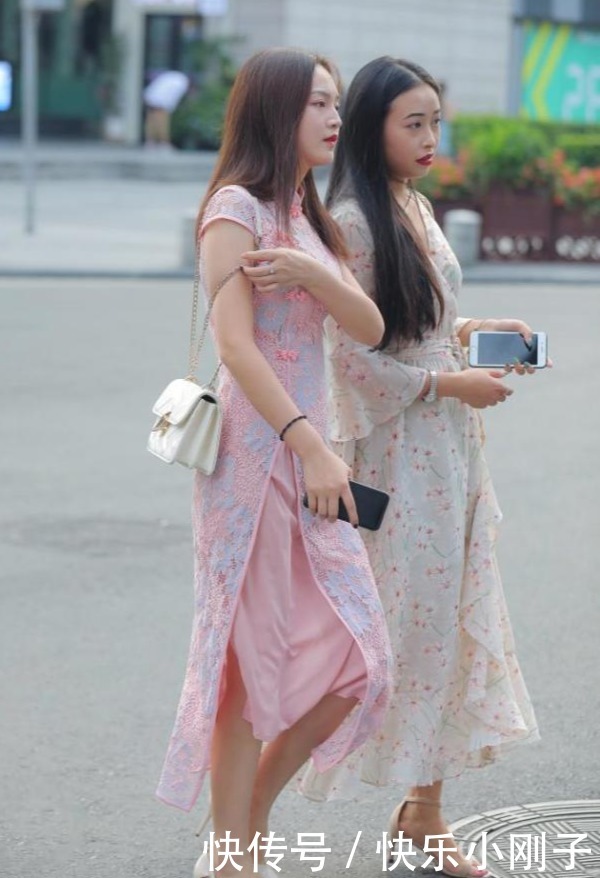 旗袍|美女一看就不是一般人,气场强大,背的包包告诉我绝对没看走眼