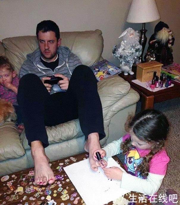 运动能力|这些爸爸因为带娃而蹿红,爸爸带娃不仅有创意,还有很多好处!