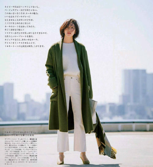 小白鞋不吃香了,今年流行“一脚蹬”,配牛仔裤,不仅时髦还显高