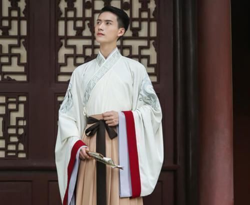 接地气@各科老师穿“汉服”,语文老师古香古韵,历史老师太接地气