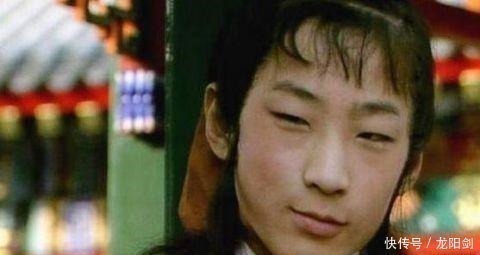 欧阳奋强#12岁时演红楼梦,因样貌丑陋成经典,如今成帅气大叔