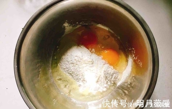 鸡蛋|这是鸡蛋饼最简单和省时间的做法,超适合做早餐,味道好营养足!