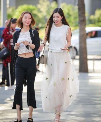 搭配|街拍: 气质美女的搭配亮点十足, 大长腿的优势羡慕不来