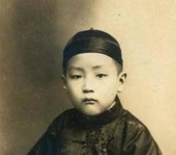 衍圣公|中国最排面的婴儿出生时军队保护产房,国家鸣13响礼炮为他庆生