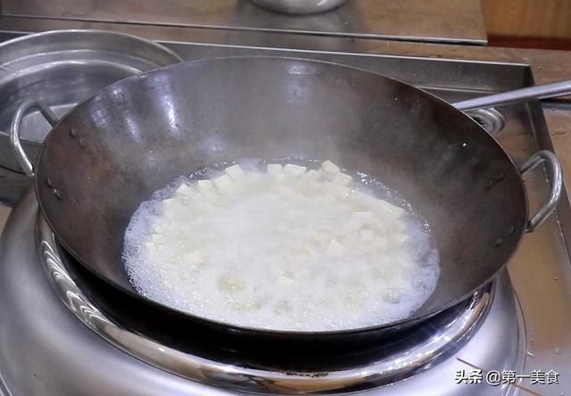 肉末|麻婆豆腐原来这么简单，厨师长教你诀窍，香辣入味，嫩滑不破碎
