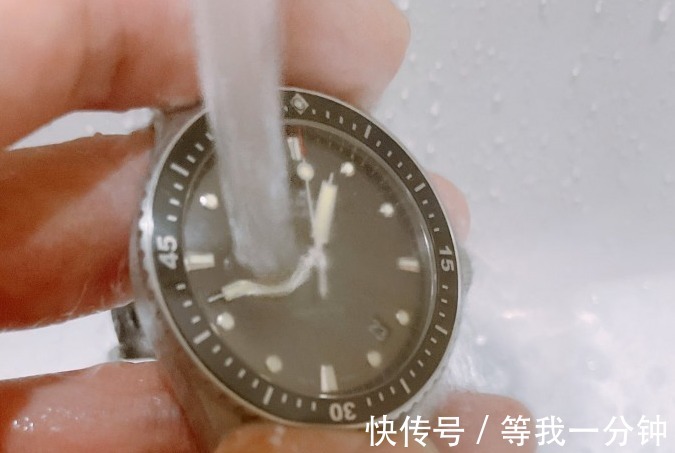 深潜器|有一种贵叫低调,35岁解毒宝珀五十噚深潜器