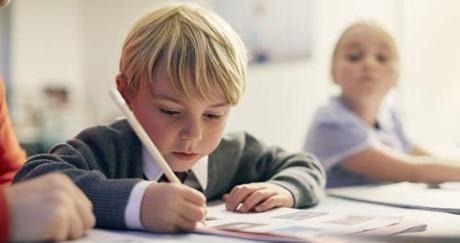 做作业|孩子放学后先“写作业”还是“先玩”?顺序是有讲究的,差别很大