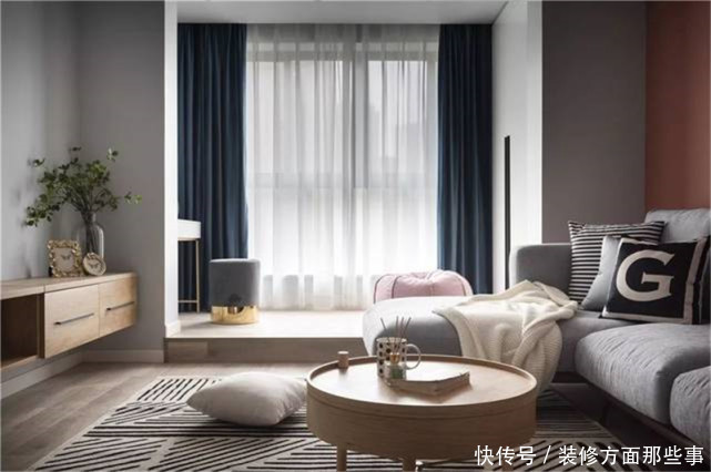 北欧风|76平北欧风小三居,温暖又恬静的珊瑚色沙发背景墙是客厅亮点