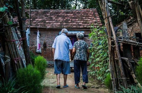  不妨|古人讲“齿软不赴丧，肉软不吃凉”，下句更经典，生活中不妨留意