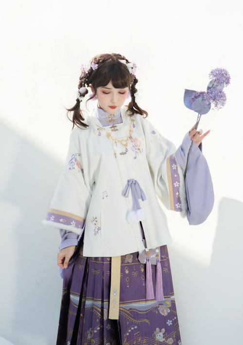 被“芋泥啵啵味”的汉服美到了，梦幻又精致，谁穿谁可爱