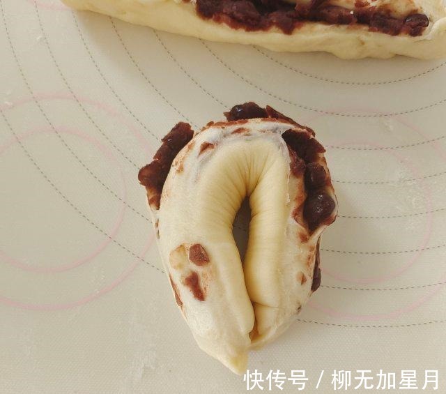 面包|红豆沙面包，甜而不腻，孩子超爱吃！