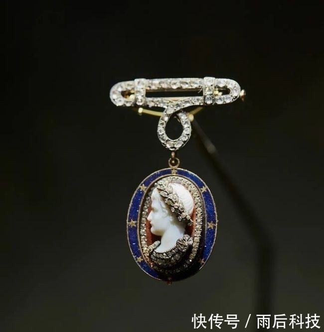 爱情&这些绝美首饰映衬拿破仑的一生,为爱加冕,他的爱情充满传奇色彩