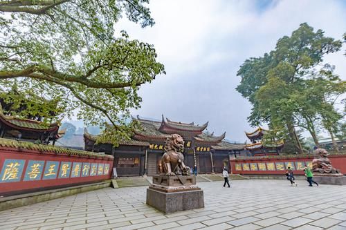 佛教|峨眉山第一座寺庙，原汁原味的纯净让人忍不住逗留