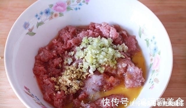 炸牛肉丸|自己做的炸牛肉丸,外酥里嫩看着金黄有食欲,孩子喜欢吃
