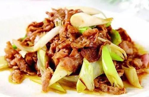 美食推荐：麻辣鸡爪，爆炒鸡杂，大葱爆羊肉，小炒顺风耳的做法