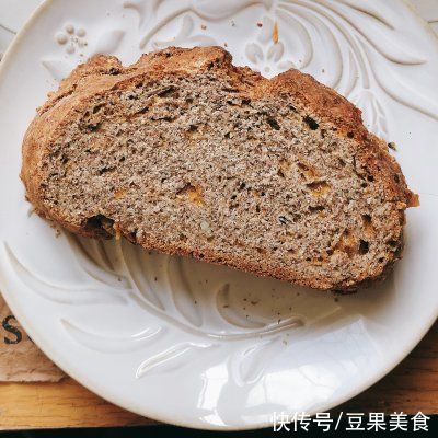 苏打面包|「又快又丑又好吃」黑胡椒车达芝士爱尔兰苏打面包