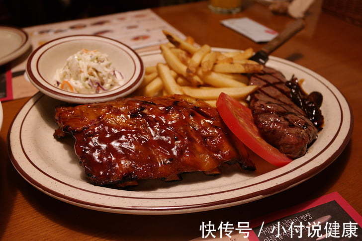 牛奶|天天补钙,为啥还缺钙?4种食物是钙的“克星”,可能你也爱吃