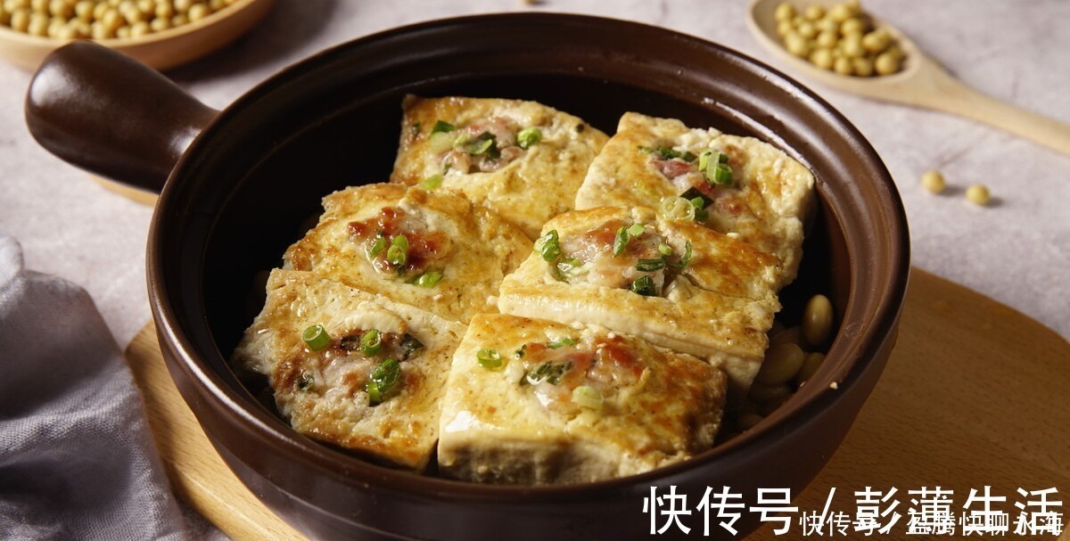 煎豆腐时，加面粉还是淀粉，教你正确的方法，豆腐不碎不破不粘锅