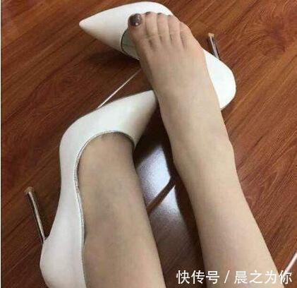 尖头 尖头高跟鞋高街的时尚范,让女人拥有美丽的身材!