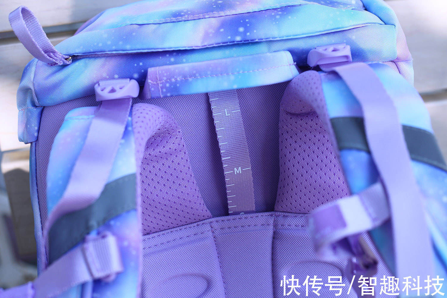 魔术贴 一千多的书包用着啥感受?居然能靠变形陪伴孩子成长