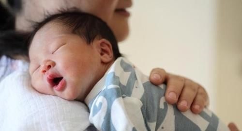 宝妈|新生儿宝宝在满月前,大多能解锁这些技能,你家孩子“及格”没?