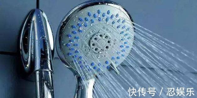 小苏打|淋浴喷头出水小?教3个步骤轻松解决,跟新买的一样