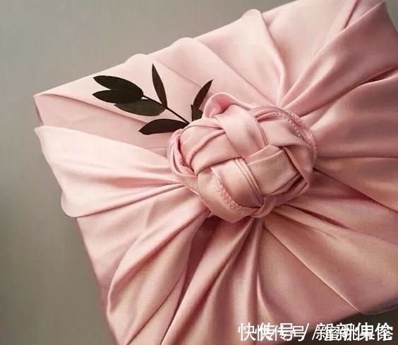 收纳|一块布打两个结,变身大容量高颜值收纳包,几十种折法好强大