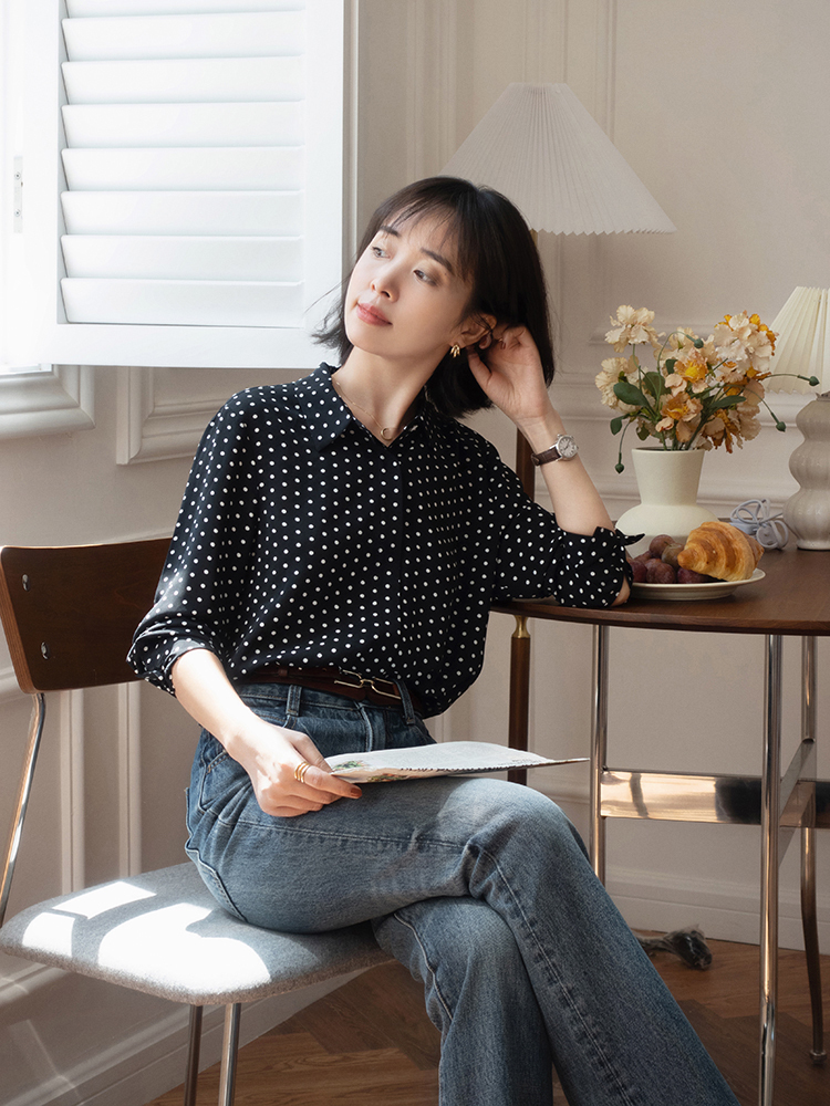 微喇叭|牛仔裤怎么搭配才时髦？搭配西服和衬衫，让你美出新高度，超漂亮