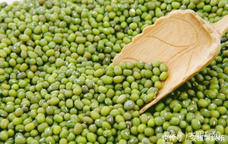 筷子|想吃绿豆糕不用买,摆摊阿姨教你在家做,筷子一搅,一次就能成功