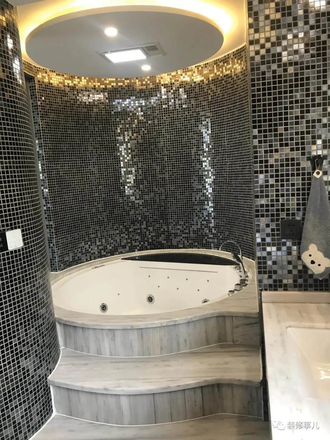 弧形|闺蜜婚房真个性,独单也有轻奢范儿,浴室双间设计你肯定没见过