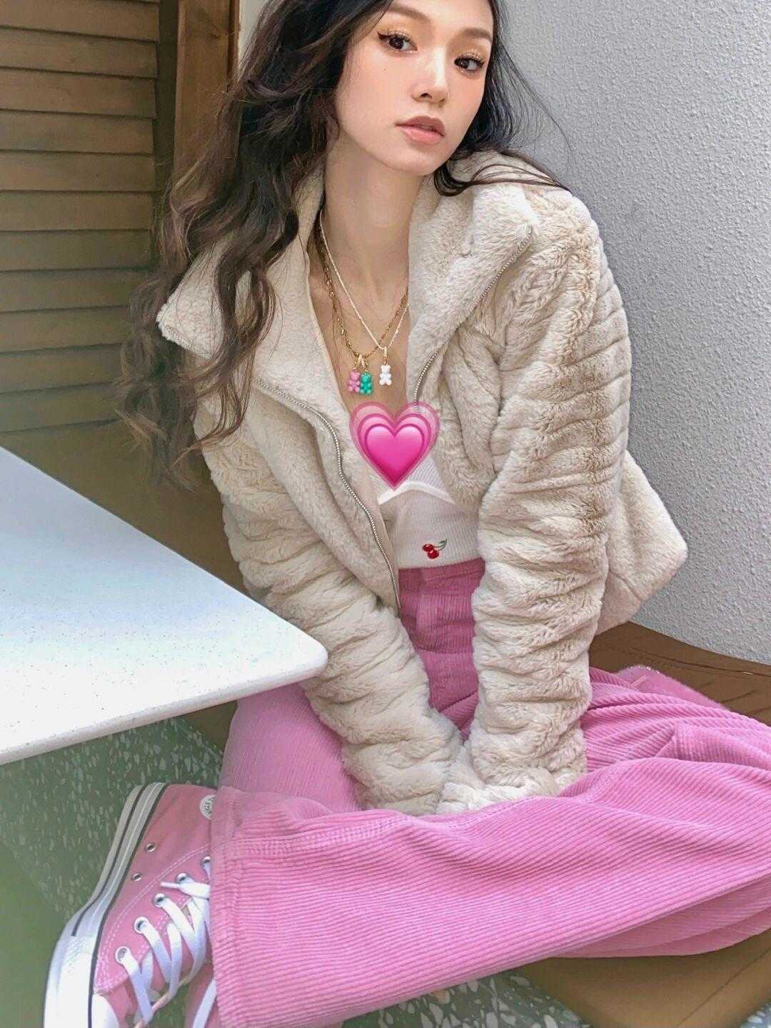 面料 适合冬天选择的粉色单品有很多,码住这“四”款,是真的很时髦