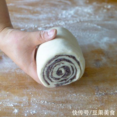 红豆馅儿|好吃到舔盘的黄金大饼，吃一次就上瘾