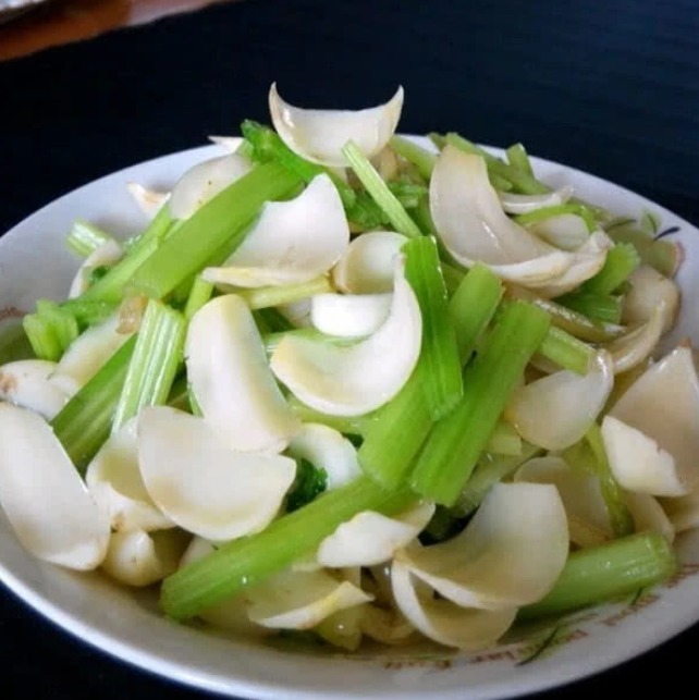 芹菜|厨房中的“泻药菜”,三天吃一回,准时上厕所,瘦出小蛮腰