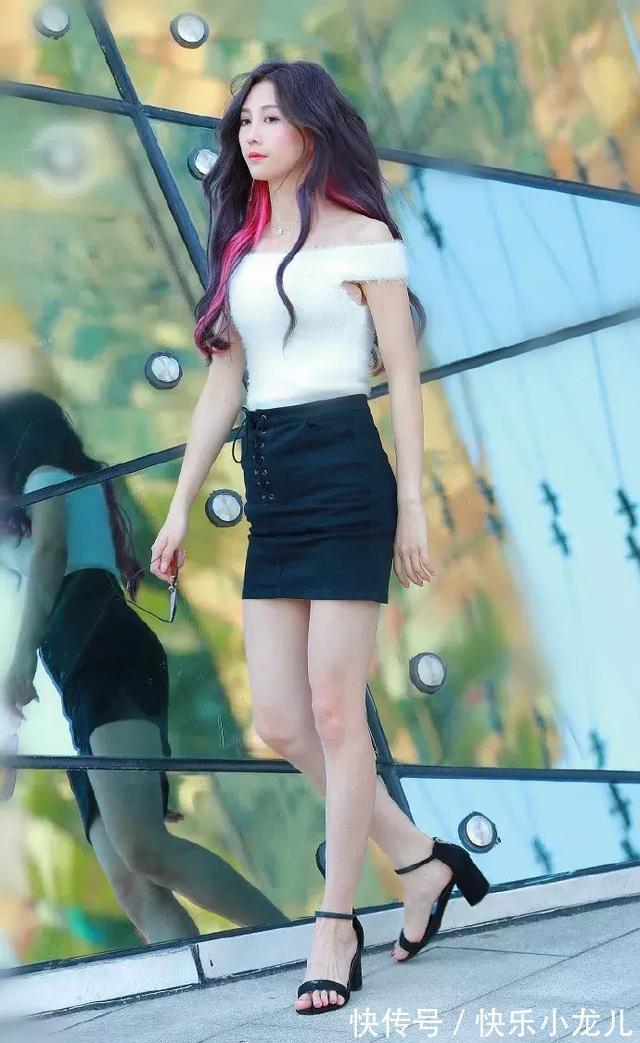 双腿 气质靓丽的小姐姐,打底裤搭配休闲上衣,穿起来显瘦显优雅