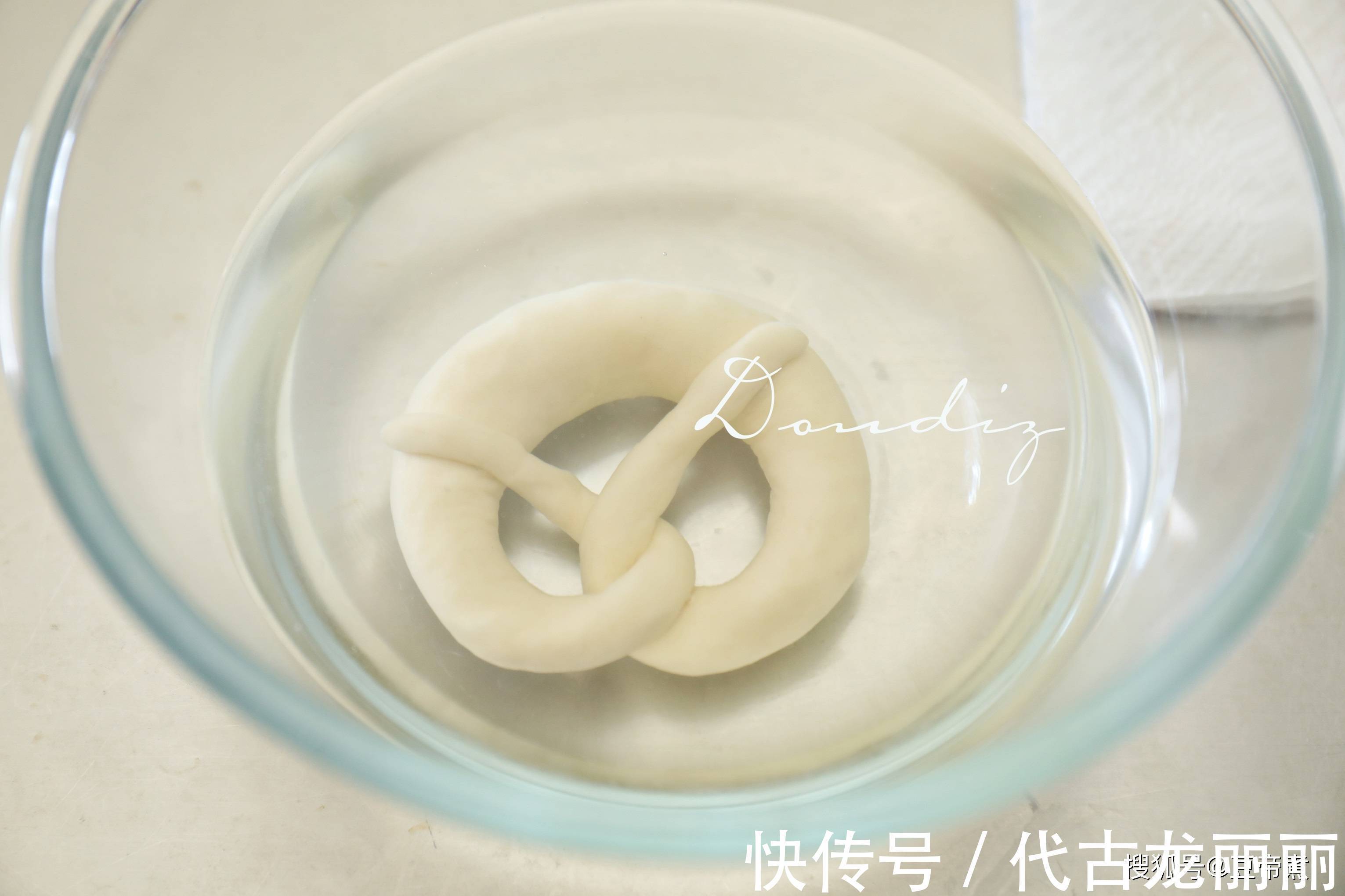 市场上卖得火爆的面包，做法没有你想的那么难，看一看你也就会