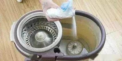 擦地板费时费力还擦不干净,用这一招让你爱上擦地板,干净又简单