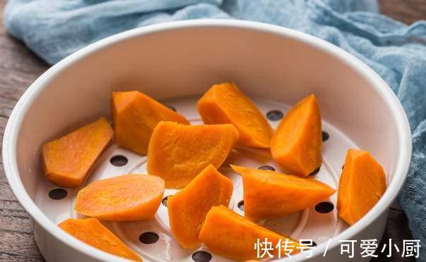 晒红薯干,牢记“三蒸三晒”,红薯干软糯不发硬,比买的还好吃