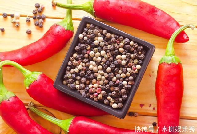 黑胡椒和白胡椒有什么不同?别用错了,否则还不如不放