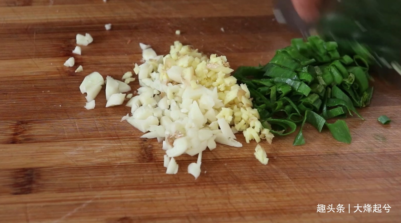 分享一种莲藕的吃法，看着都流口水，做法一看就学会，超简单