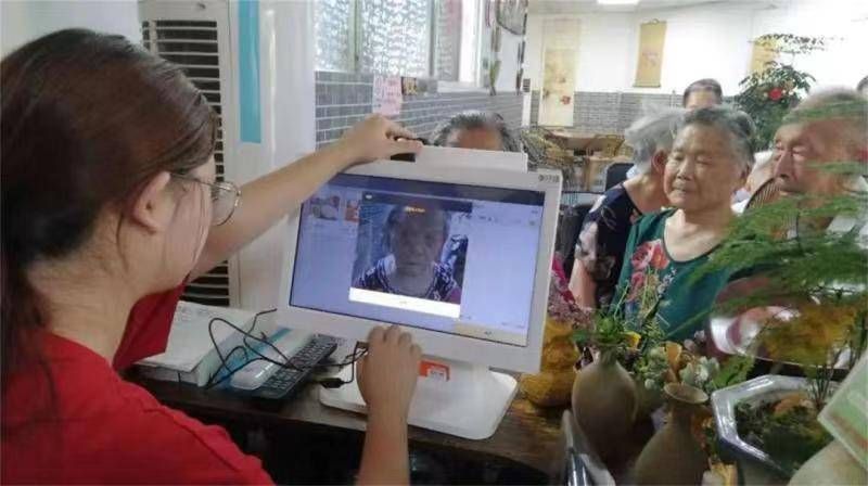 颐居通|多元整合社会资源 武侯区开启智慧健康养老新模式